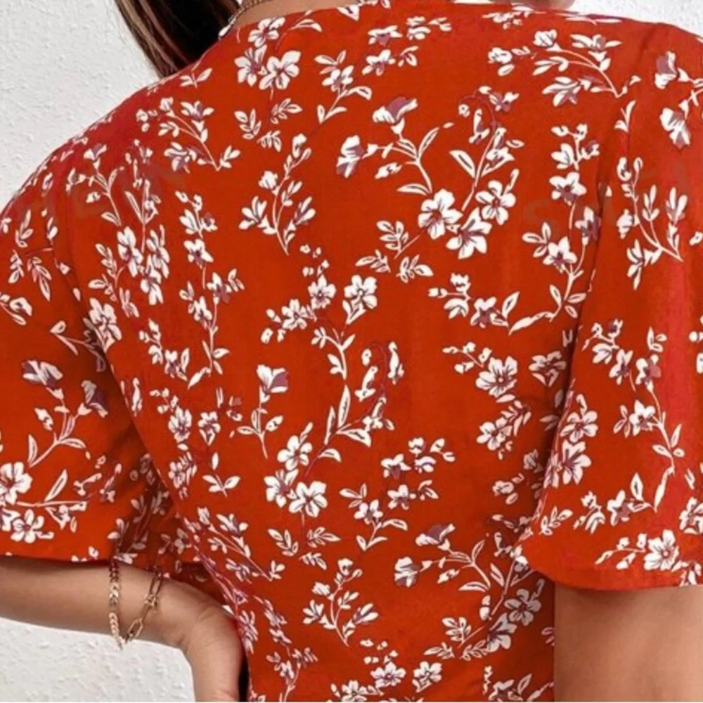 Floral Print Knot Front Butterfly Sleeve Crop Top - Picture 4 of 5
